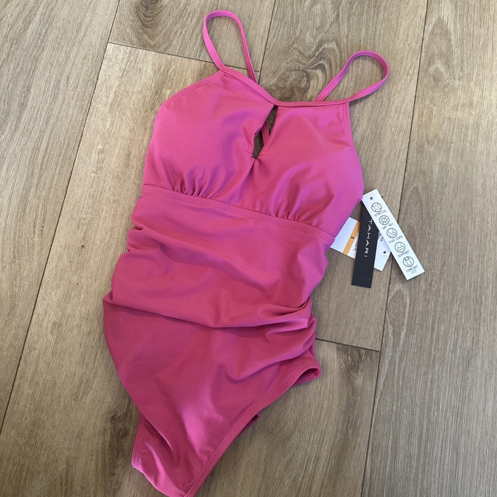 Tahari Women's One Piece Keyhole Neck Swimsuit Pink Comfort Fit Size Small NEW